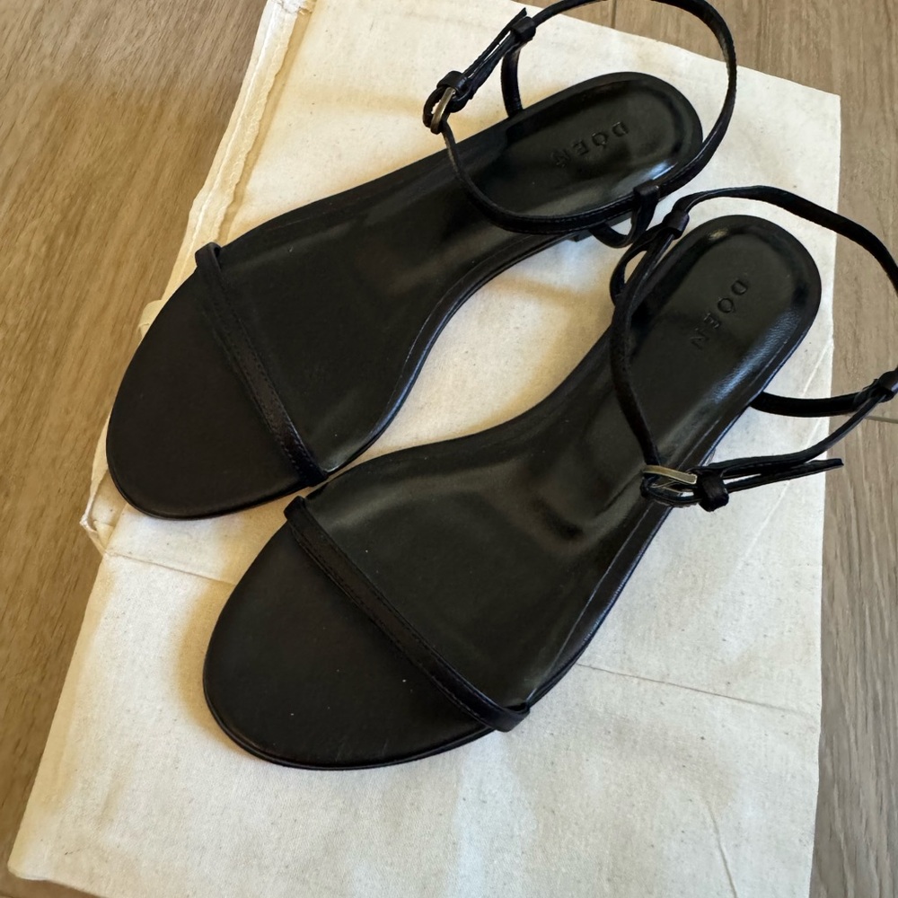 NWT - Doen SARTENE SANDAL Black size 6